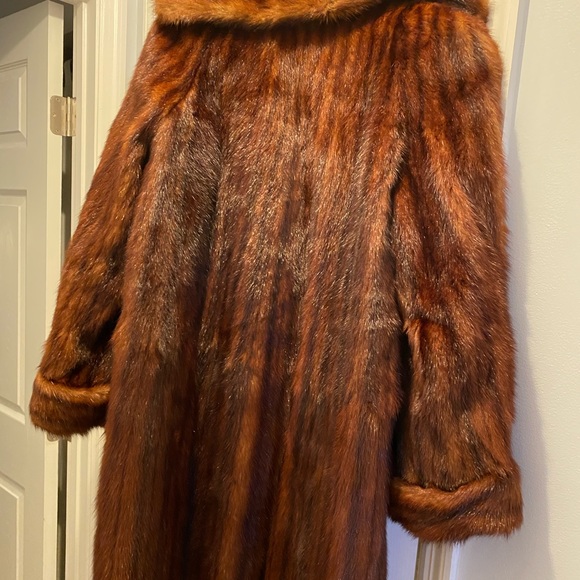Vintage Fur - Picture 3 of 4